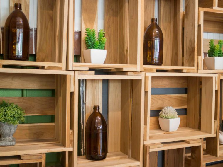 Guide pour choisir des étagères en bois afin d'instaurer une atmosphère accueillante et ordonnée chez soi